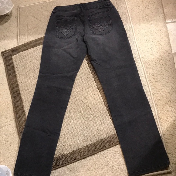 Ladies Chico’s Platinum Denim Jeans - Picture 5 of 6